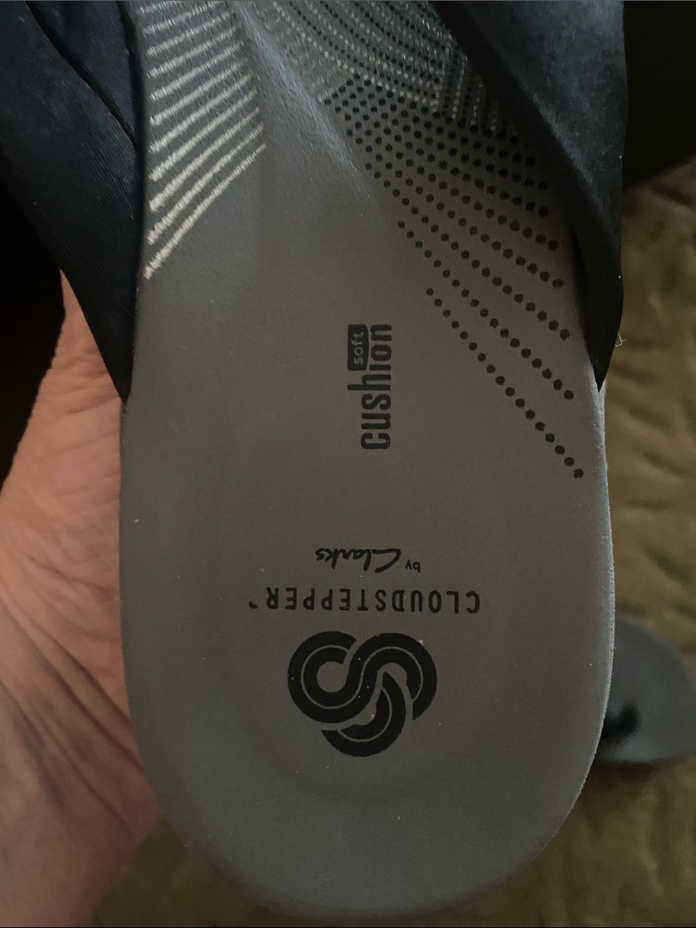 Clark’s Cloud Stepper Black and Gray Cushioned Thong Sandals - Picture 3 of 5